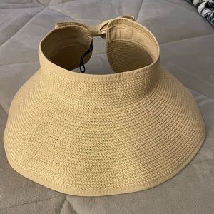 Cute hat never worn!!!